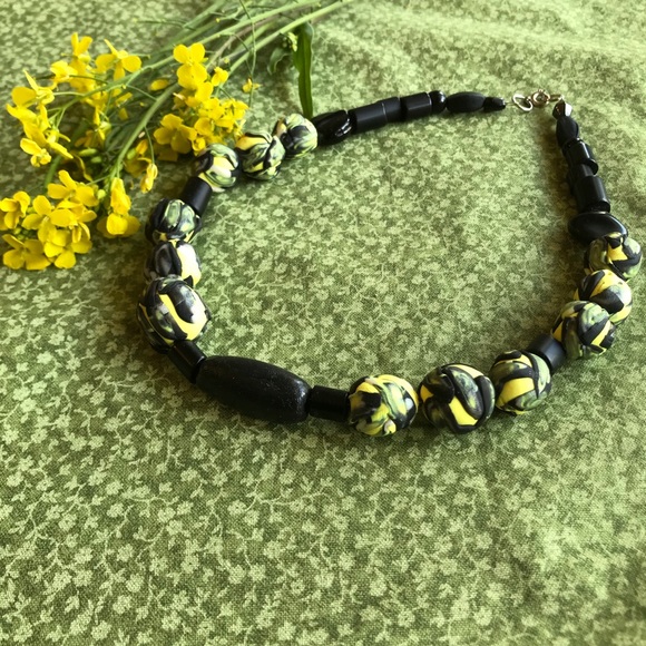 Beautiful necklace - Picture 2 of 2